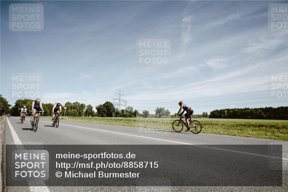 07.09.2025 - 19. Norderstedt Triathlon Michael Burmester http://msf.ph/oto/8858715 07.09.2025 12:35:18 Radfahren 213, 218, 1243, 1277 meine-sportfotos.de