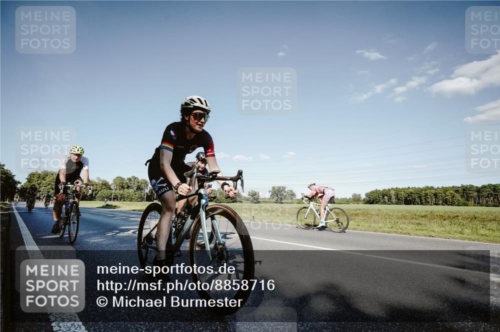 07.09.2025 - 19. Norderstedt Triathlon Michael Burmester http://msf.ph/oto/8858716 07.09.2025 15:41:53 Radfahren 365, 432, 465, 487, 499, 870, 878, 889, 1435 meine-sportfotos.de