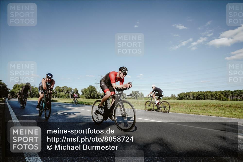 07.09.2025 - 19. Norderstedt Triathlon Michael Burmester http://msf.ph/oto/8858724 07.09.2025 15:41:55 Radfahren 365, 432, 465, 487, 499, 871, 878, 889, 1547 meine-sportfotos.de
