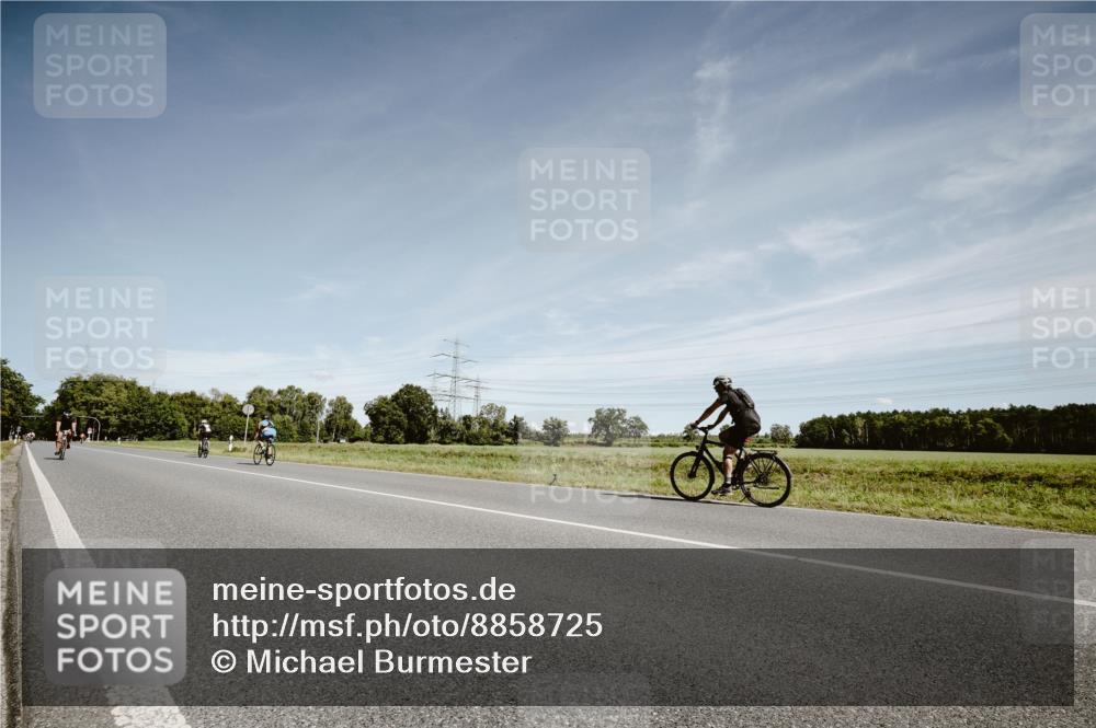 07.09.2025 - 19. Norderstedt Triathlon Michael Burmester http://msf.ph/oto/8858725 07.09.2025 12:35:22 Radfahren 218, 717, 1243, 1277 meine-sportfotos.de