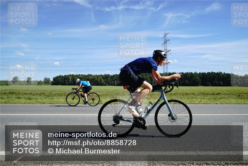07.09.2025 - 19. Norderstedt Triathlon Michael Burmester http://msf.ph/oto/8858728 07.09.2025 13:15:57 Radfahren 1299 meine-sportfotos.de