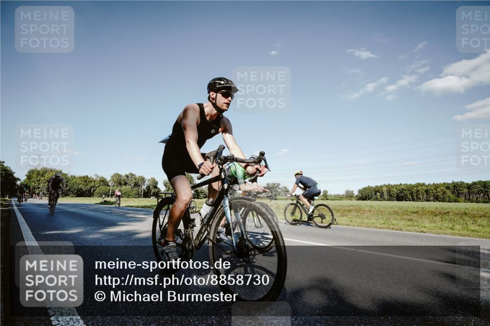 07.09.2025 - 19. Norderstedt Triathlon Michael Burmester http://msf.ph/oto/8858730 07.09.2025 15:41:56 Radfahren 365, 432, 465, 487, 499, 540, 871, 878, 889, 1547 meine-sportfotos.de