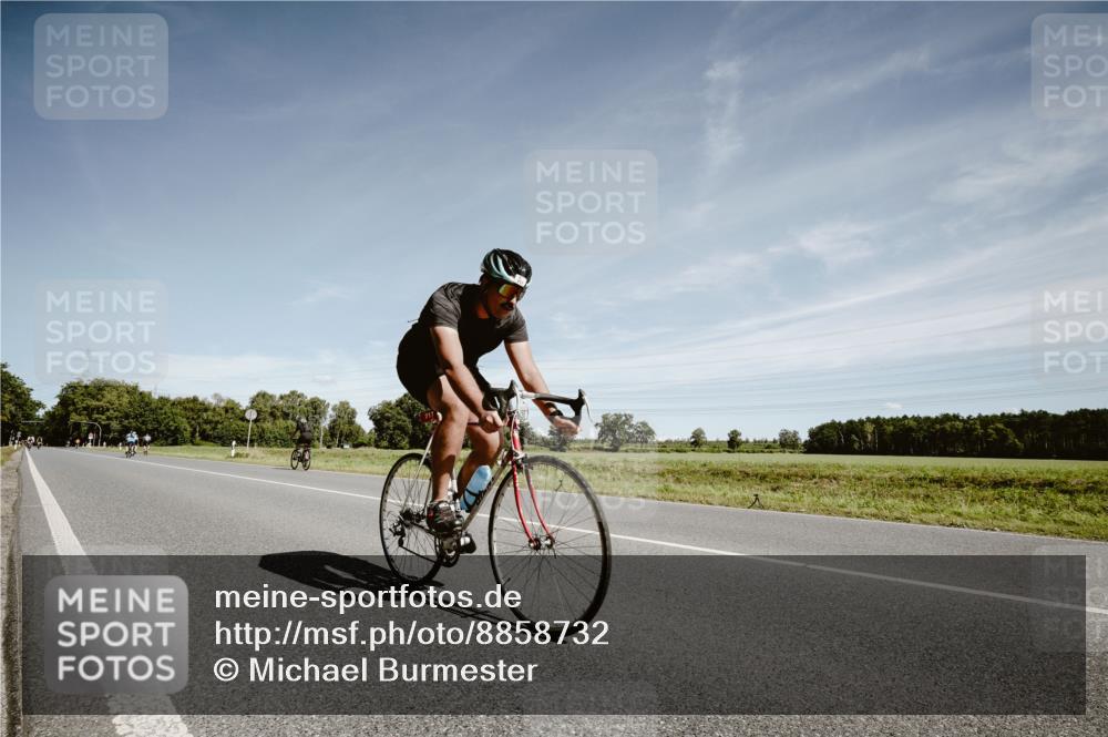 07.09.2025 - 19. Norderstedt Triathlon Michael Burmester http://msf.ph/oto/8858732 07.09.2025 12:35:25 Radfahren 717 meine-sportfotos.de