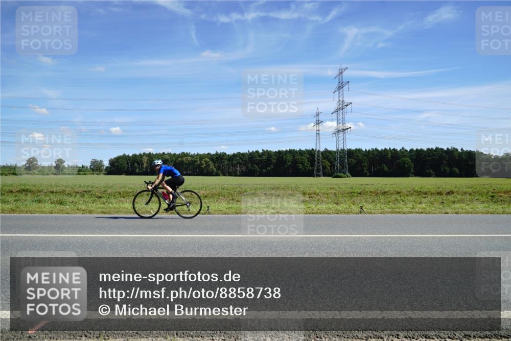 07.09.2025 - 19. Norderstedt Triathlon Michael Burmester http://msf.ph/oto/8858738 07.09.2025 13:16:03 Radfahren 744 meine-sportfotos.de