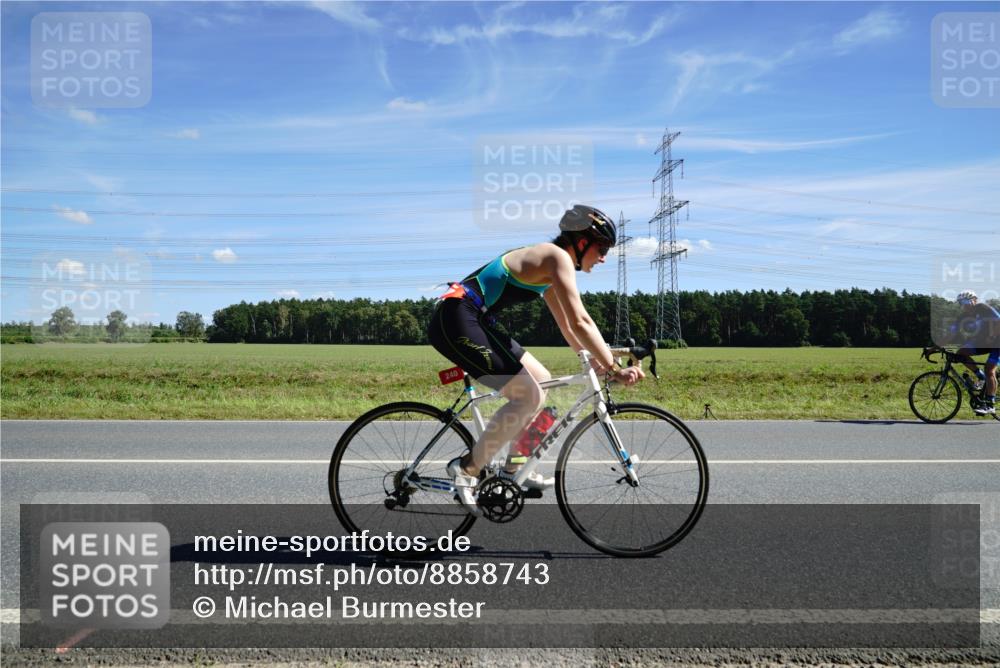 07.09.2025 - 19. Norderstedt Triathlon Michael Burmester http://msf.ph/oto/8858743 07.09.2025 13:16:09 Radfahren 240 meine-sportfotos.de