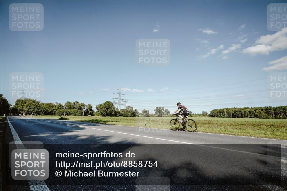 07.09.2025 - 19. Norderstedt Triathlon Michael Burmester http://msf.ph/oto/8858754 07.09.2025 15:42:07 Radfahren  meine-sportfotos.de