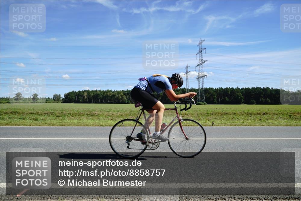 07.09.2025 - 19. Norderstedt Triathlon Michael Burmester http://msf.ph/oto/8858757 07.09.2025 13:16:22 Radfahren 317 meine-sportfotos.de