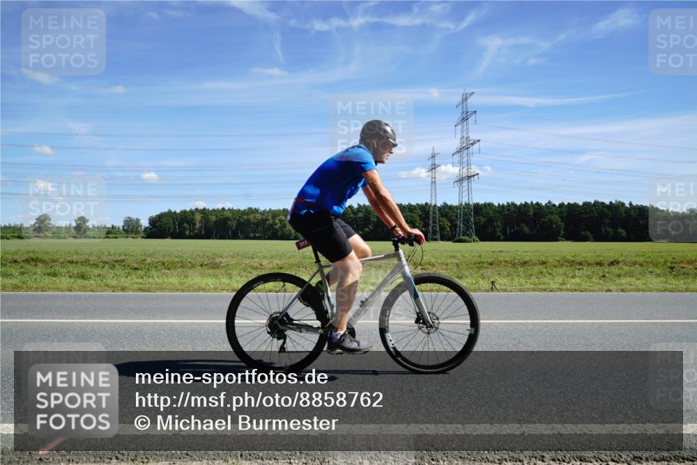 07.09.2025 - 19. Norderstedt Triathlon Michael Burmester http://msf.ph/oto/8858762 07.09.2025 13:16:31 Radfahren 311 meine-sportfotos.de