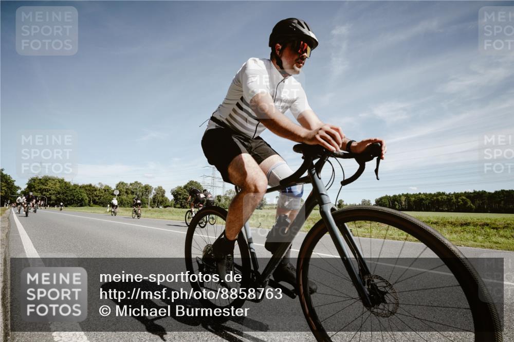 07.09.2025 - 19. Norderstedt Triathlon Michael Burmester http://msf.ph/oto/8858763 07.09.2025 12:35:36 Radfahren 189, 700, 1297 meine-sportfotos.de