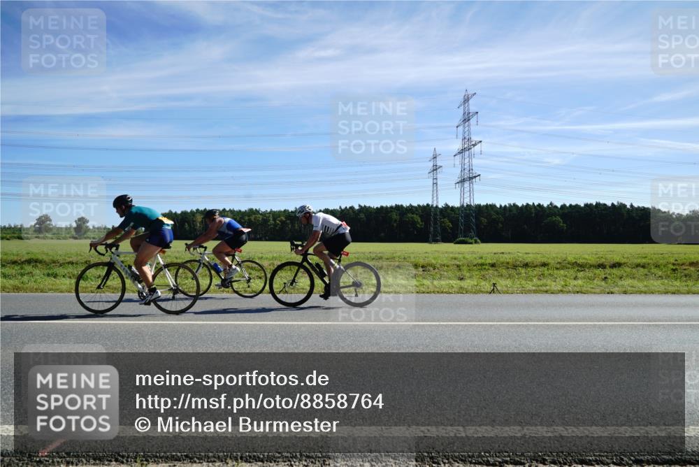 07.09.2025 - 19. Norderstedt Triathlon Michael Burmester http://msf.ph/oto/8858764 07.09.2025 11:32:42 Radfahren 774, 834, 1181 meine-sportfotos.de