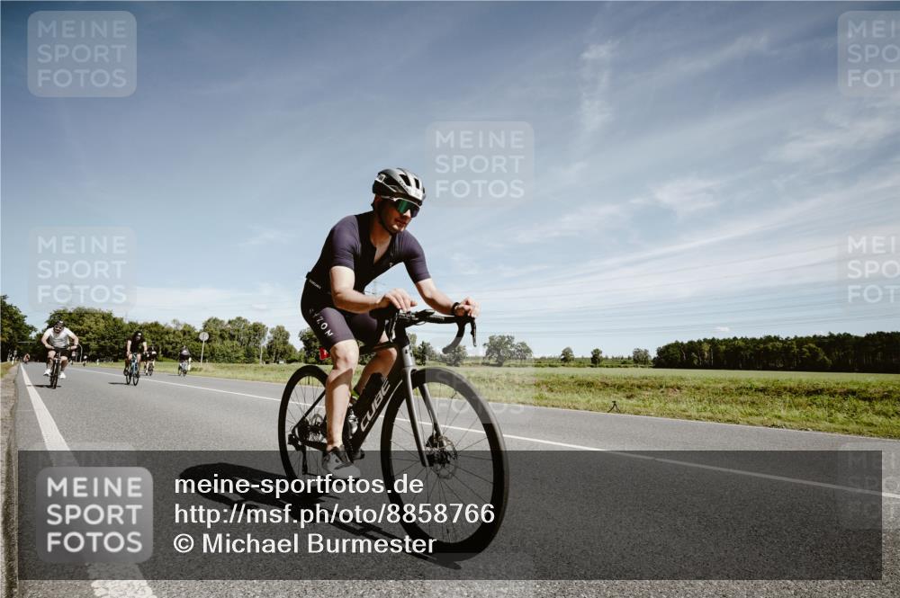 07.09.2025 - 19. Norderstedt Triathlon Michael Burmester http://msf.ph/oto/8858766 07.09.2025 12:35:38 Radfahren 173, 189, 700, 709, 1297 meine-sportfotos.de
