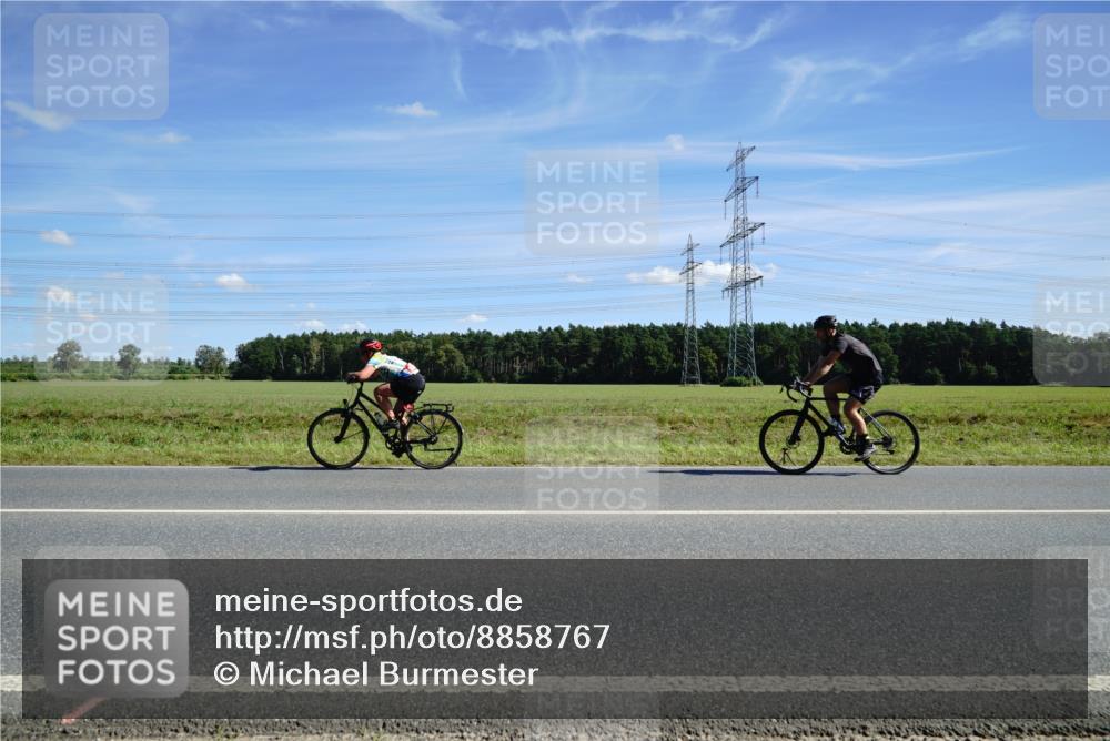 07.09.2025 - 19. Norderstedt Triathlon Michael Burmester http://msf.ph/oto/8858767 07.09.2025 13:16:49 Radfahren  meine-sportfotos.de