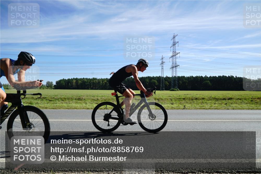 07.09.2025 - 19. Norderstedt Triathlon Michael Burmester http://msf.ph/oto/8858769 07.09.2025 11:32:45 Radfahren 774, 834, 1167, 1181 meine-sportfotos.de