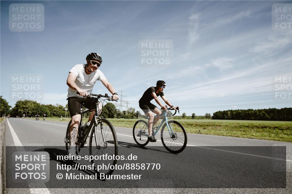 07.09.2025 - 19. Norderstedt Triathlon Michael Burmester http://msf.ph/oto/8858770 07.09.2025 12:35:40 Radfahren 173, 700, 709 meine-sportfotos.de