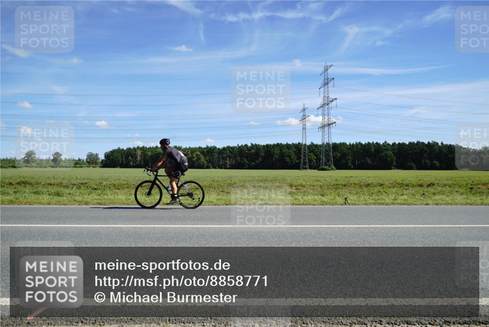 07.09.2025 - 19. Norderstedt Triathlon Michael Burmester http://msf.ph/oto/8858771 07.09.2025 13:16:50 Radfahren  meine-sportfotos.de