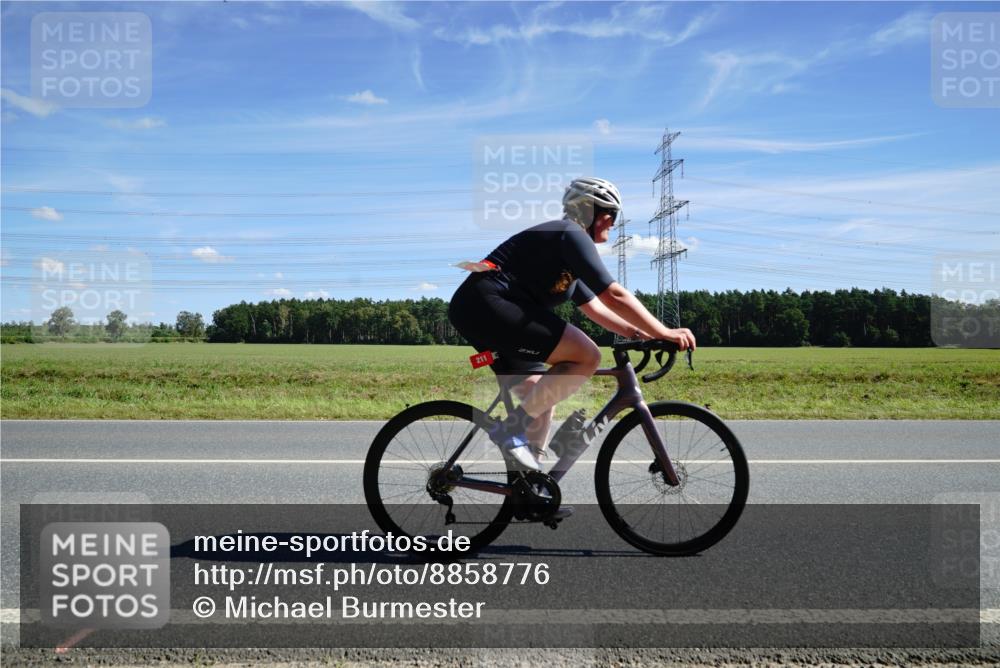 07.09.2025 - 19. Norderstedt Triathlon Michael Burmester http://msf.ph/oto/8858776 07.09.2025 13:16:56 Radfahren 211, 338, 352, 747 meine-sportfotos.de