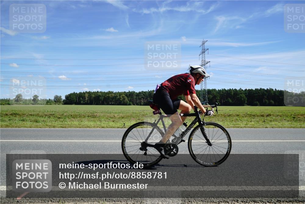 07.09.2025 - 19. Norderstedt Triathlon Michael Burmester http://msf.ph/oto/8858781 07.09.2025 13:16:57 Radfahren 211, 338, 352, 747 meine-sportfotos.de