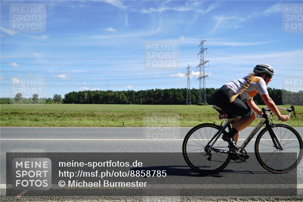 07.09.2025 - 19. Norderstedt Triathlon Michael Burmester http://msf.ph/oto/8858785 07.09.2025 13:16:57 Radfahren 211, 338, 352, 747 meine-sportfotos.de