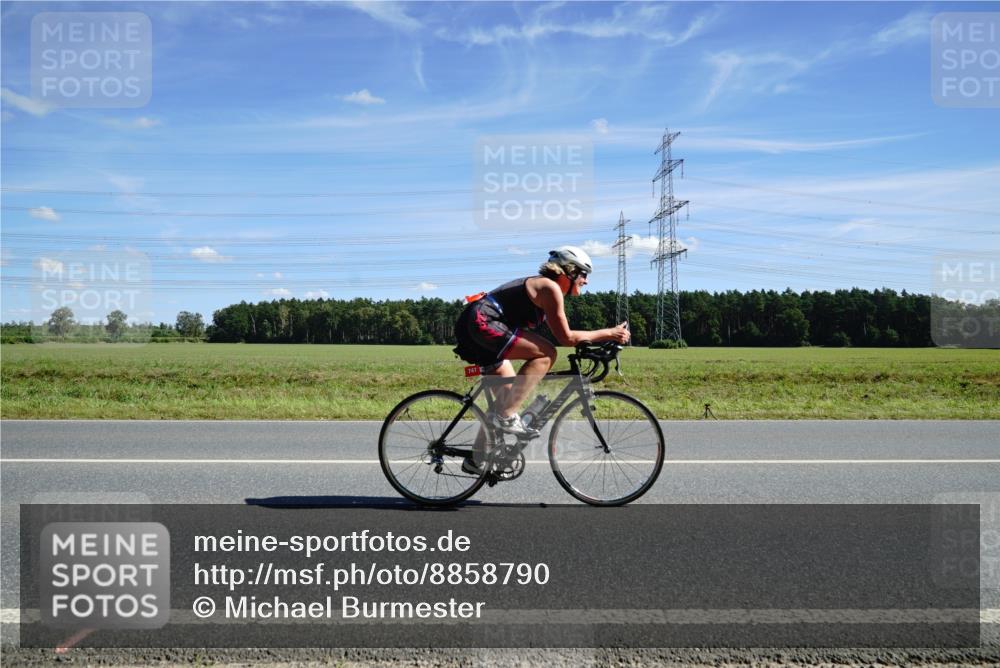 07.09.2025 - 19. Norderstedt Triathlon Michael Burmester http://msf.ph/oto/8858790 07.09.2025 13:16:58 Radfahren 211, 338, 352, 747 meine-sportfotos.de