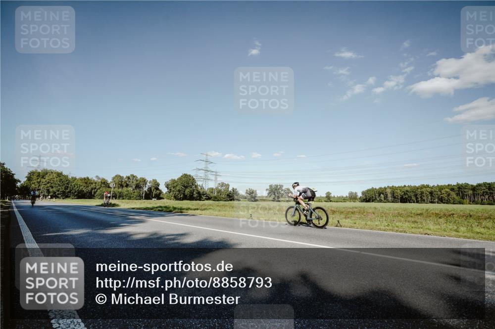 07.09.2025 - 19. Norderstedt Triathlon Michael Burmester http://msf.ph/oto/8858793 07.09.2025 15:42:26 Radfahren 1537 meine-sportfotos.de