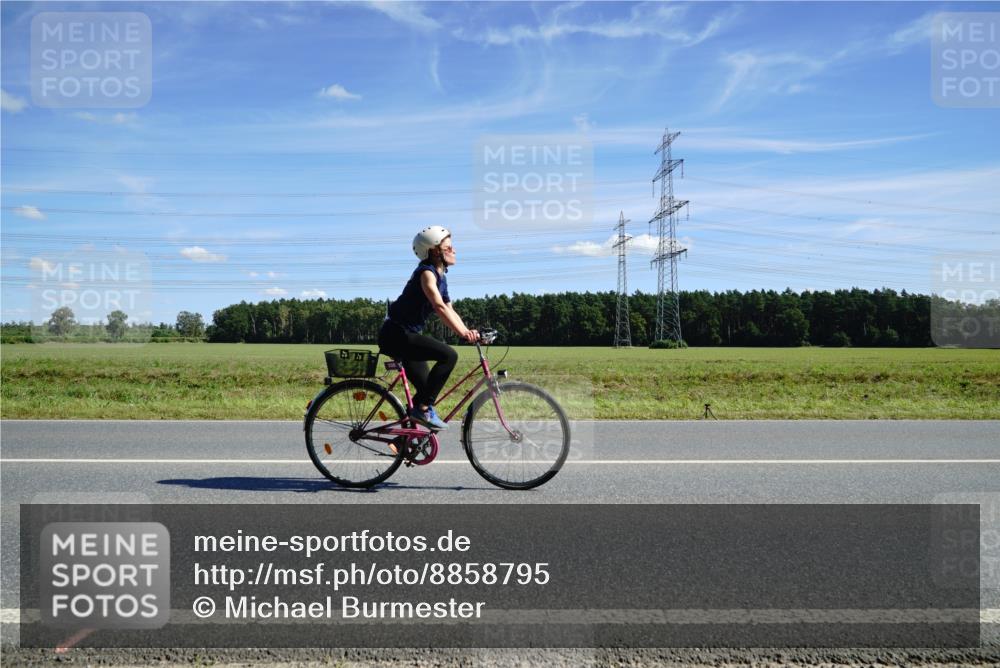 07.09.2025 - 19. Norderstedt Triathlon Michael Burmester http://msf.ph/oto/8858795 07.09.2025 13:17:21 Radfahren 335 meine-sportfotos.de