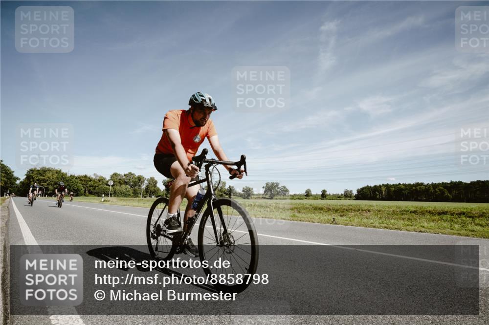 07.09.2025 - 19. Norderstedt Triathlon Michael Burmester http://msf.ph/oto/8858798 07.09.2025 12:35:49 Radfahren 283, 786, 810 meine-sportfotos.de