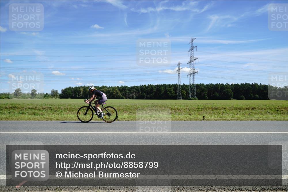 07.09.2025 - 19. Norderstedt Triathlon Michael Burmester http://msf.ph/oto/8858799 07.09.2025 13:17:23 Radfahren 335 meine-sportfotos.de