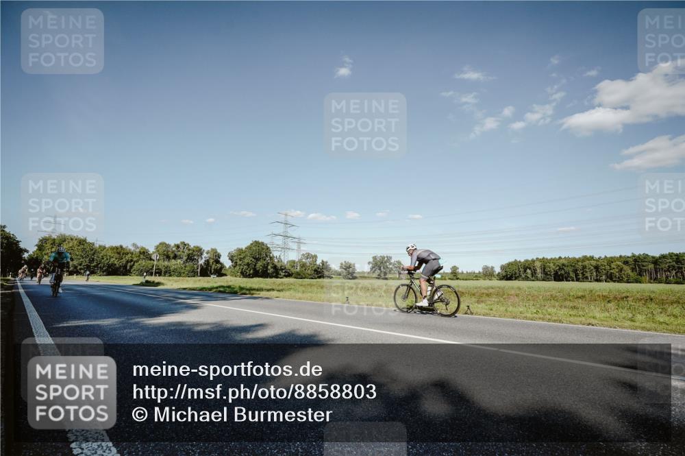 07.09.2025 - 19. Norderstedt Triathlon Michael Burmester http://msf.ph/oto/8858803 07.09.2025 15:42:34 Radfahren 520, 953 meine-sportfotos.de