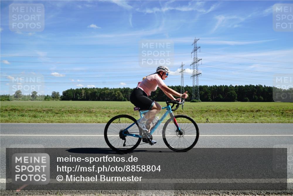 07.09.2025 - 19. Norderstedt Triathlon Michael Burmester http://msf.ph/oto/8858804 07.09.2025 13:17:36 Radfahren 329 meine-sportfotos.de