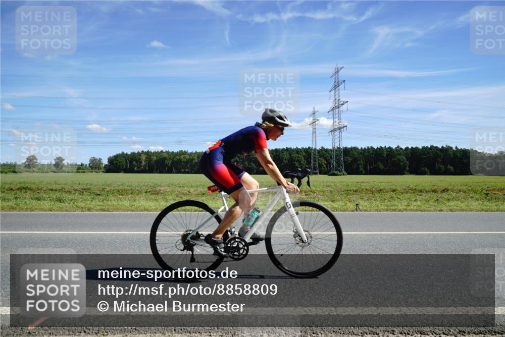 07.09.2025 - 19. Norderstedt Triathlon Michael Burmester http://msf.ph/oto/8858809 07.09.2025 13:17:42 Radfahren 855 meine-sportfotos.de