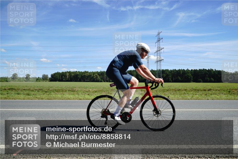 07.09.2025 - 19. Norderstedt Triathlon Michael Burmester http://msf.ph/oto/8858814 07.09.2025 13:17:47 Radfahren 334 meine-sportfotos.de