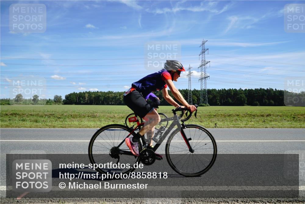 07.09.2025 - 19. Norderstedt Triathlon Michael Burmester http://msf.ph/oto/8858818 07.09.2025 13:17:53 Radfahren 799 meine-sportfotos.de