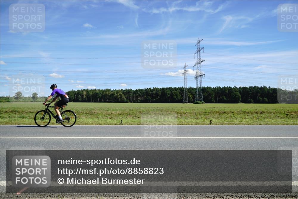 07.09.2025 - 19. Norderstedt Triathlon Michael Burmester http://msf.ph/oto/8858823 07.09.2025 13:17:54 Radfahren 799 meine-sportfotos.de