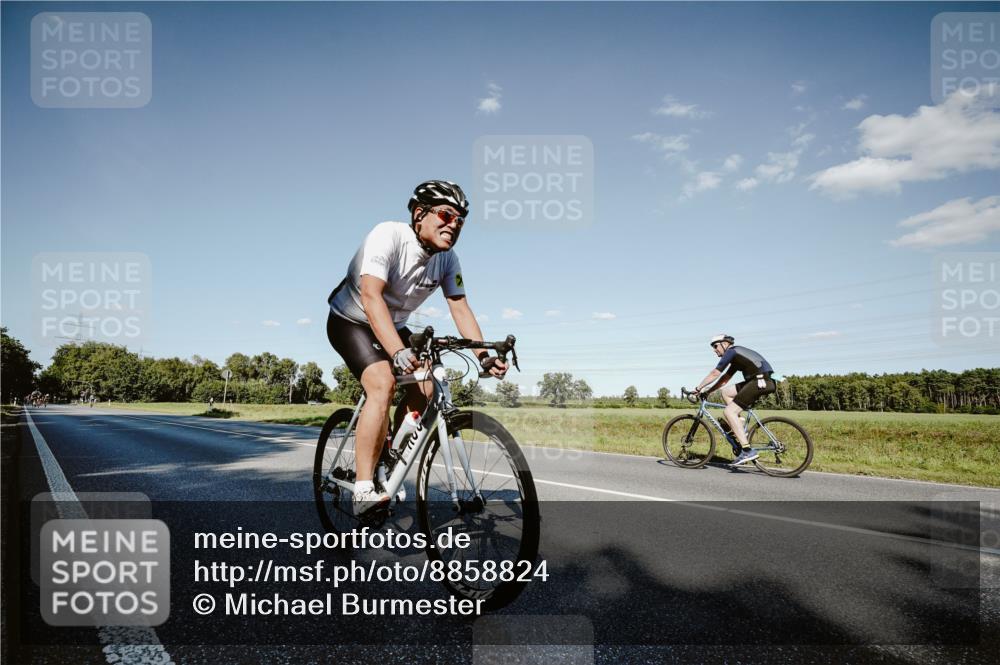 07.09.2025 - 19. Norderstedt Triathlon Michael Burmester http://msf.ph/oto/8858824 07.09.2025 15:42:42 Radfahren 378, 535, 955 meine-sportfotos.de