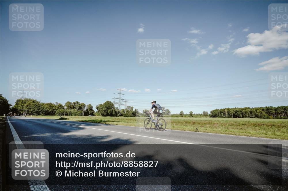 07.09.2025 - 19. Norderstedt Triathlon Michael Burmester http://msf.ph/oto/8858827 07.09.2025 15:42:42 Radfahren 378, 535, 955 meine-sportfotos.de