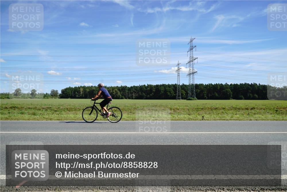 07.09.2025 - 19. Norderstedt Triathlon Michael Burmester http://msf.ph/oto/8858828 07.09.2025 13:17:55 Radfahren 799 meine-sportfotos.de