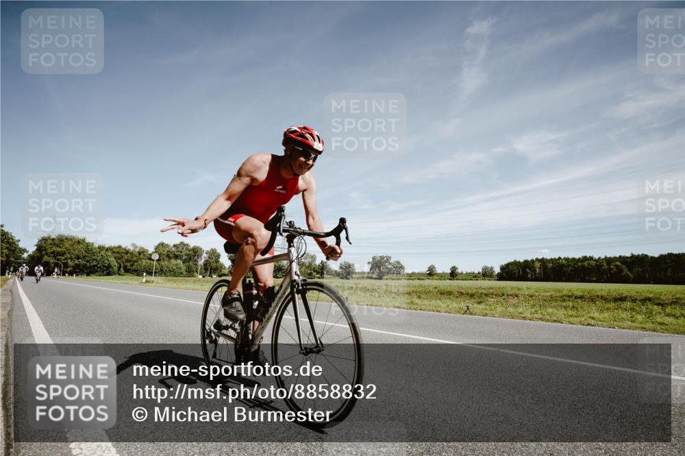 07.09.2025 - 19. Norderstedt Triathlon Michael Burmester http://msf.ph/oto/8858832 07.09.2025 12:36:20 Radfahren 1216 meine-sportfotos.de