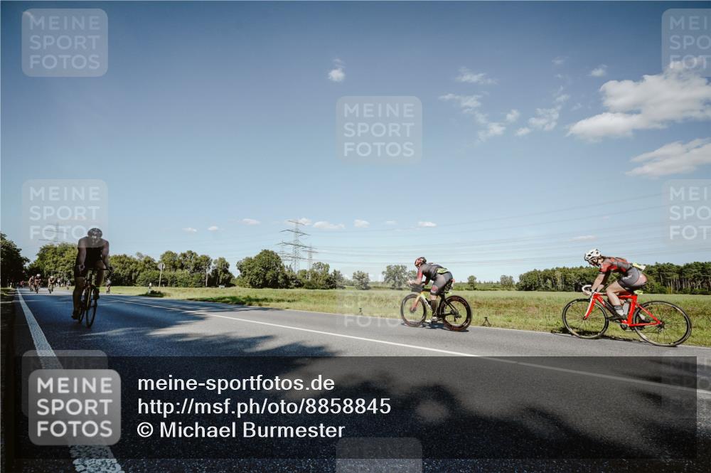 07.09.2025 - 19. Norderstedt Triathlon Michael Burmester http://msf.ph/oto/8858845 07.09.2025 15:42:52 Radfahren 415, 429, 925, 1534 meine-sportfotos.de