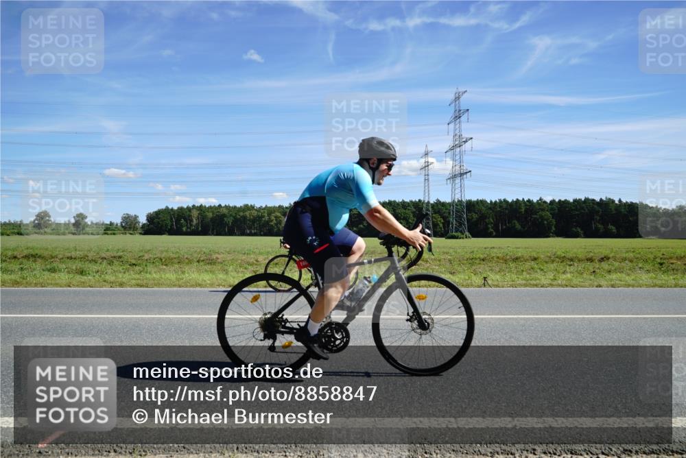 07.09.2025 - 19. Norderstedt Triathlon Michael Burmester http://msf.ph/oto/8858847 07.09.2025 13:18:27 Radfahren 160 meine-sportfotos.de