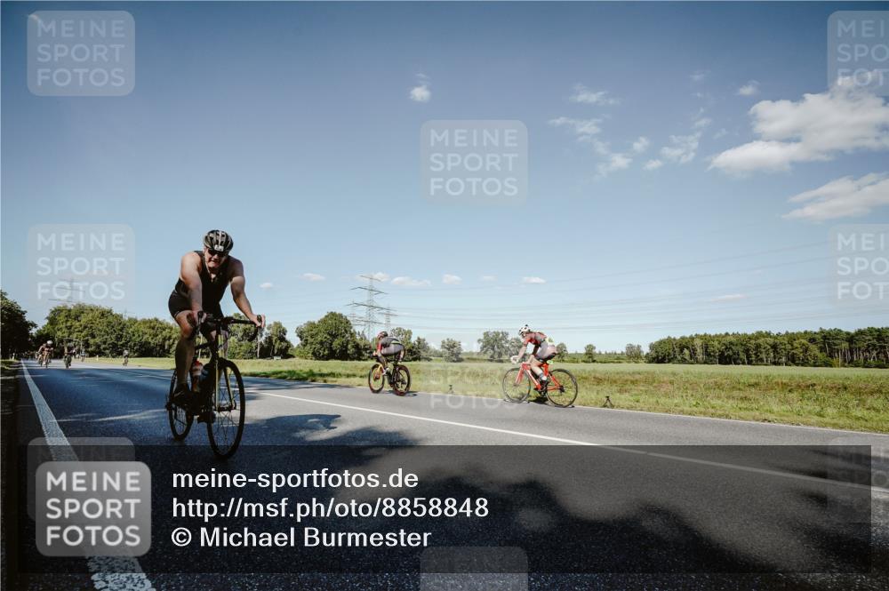07.09.2025 - 19. Norderstedt Triathlon Michael Burmester http://msf.ph/oto/8858848 07.09.2025 15:42:53 Radfahren 429, 549, 1427, 1534 meine-sportfotos.de