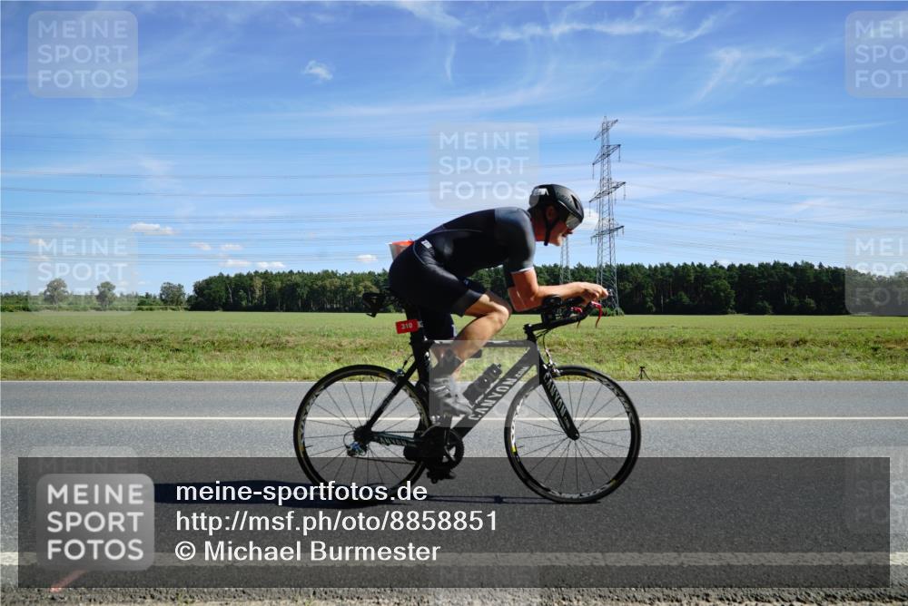 07.09.2025 - 19. Norderstedt Triathlon Michael Burmester http://msf.ph/oto/8858851 07.09.2025 13:18:45 Radfahren 310 meine-sportfotos.de