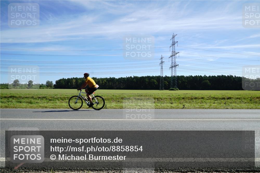 07.09.2025 - 19. Norderstedt Triathlon Michael Burmester http://msf.ph/oto/8858854 07.09.2025 11:33:30 Radfahren 1199 meine-sportfotos.de