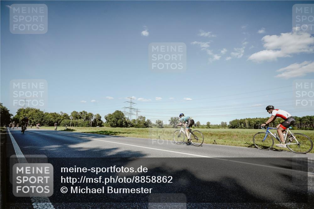 07.09.2025 - 19. Norderstedt Triathlon Michael Burmester http://msf.ph/oto/8858862 07.09.2025 15:43:00 Radfahren 497, 502, 1411 meine-sportfotos.de