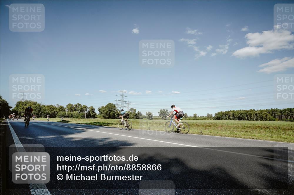 07.09.2025 - 19. Norderstedt Triathlon Michael Burmester http://msf.ph/oto/8858866 07.09.2025 15:43:00 Radfahren 497, 502, 1411 meine-sportfotos.de