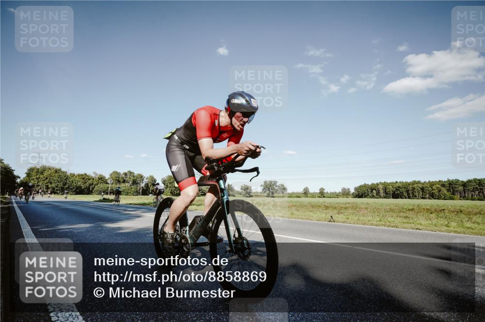 07.09.2025 - 19. Norderstedt Triathlon Michael Burmester http://msf.ph/oto/8858869 07.09.2025 15:43:01 Radfahren 497, 502 meine-sportfotos.de
