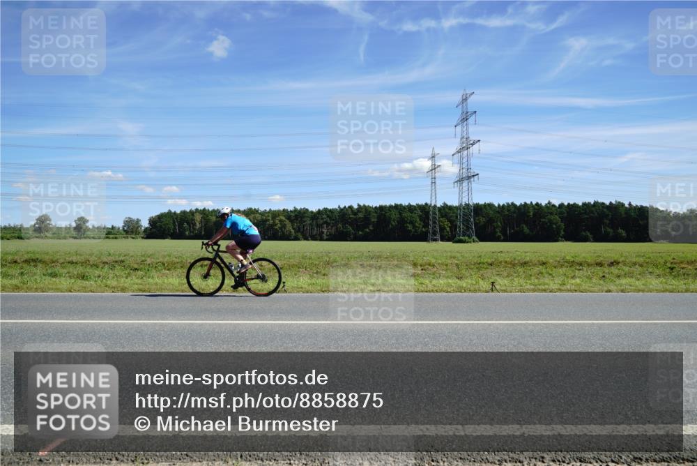 07.09.2025 - 19. Norderstedt Triathlon Michael Burmester http://msf.ph/oto/8858875 07.09.2025 13:19:21 Radfahren 349, 356, 1389 meine-sportfotos.de
