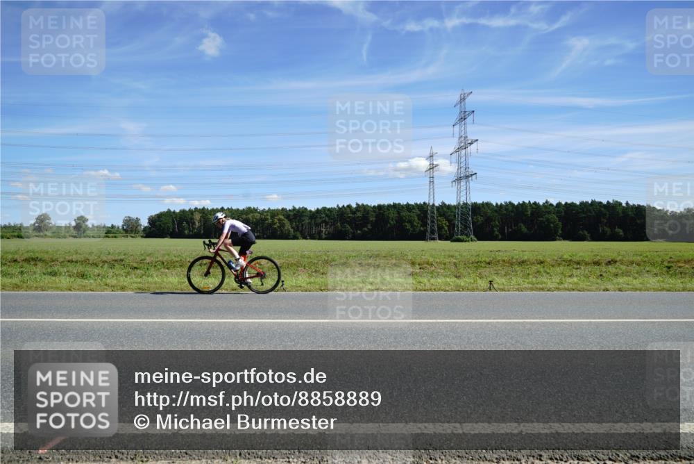 07.09.2025 - 19. Norderstedt Triathlon Michael Burmester http://msf.ph/oto/8858889 07.09.2025 13:19:30 Radfahren 232 meine-sportfotos.de