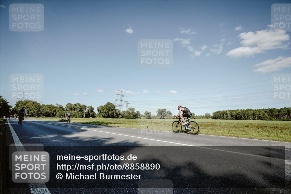 07.09.2025 - 19. Norderstedt Triathlon Michael Burmester http://msf.ph/oto/8858890 07.09.2025 15:43:11 Radfahren 902, 1460, 1524 meine-sportfotos.de