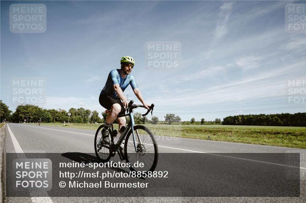 07.09.2025 - 19. Norderstedt Triathlon Michael Burmester http://msf.ph/oto/8858892 07.09.2025 12:37:03 Radfahren 153 meine-sportfotos.de