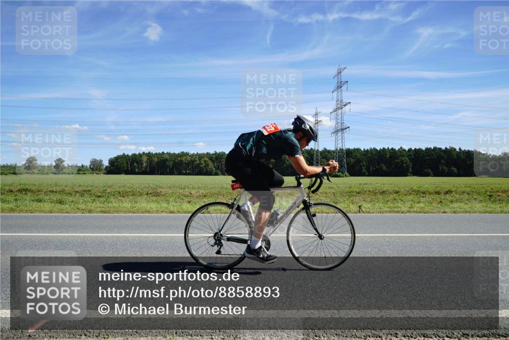 07.09.2025 - 19. Norderstedt Triathlon Michael Burmester http://msf.ph/oto/8858893 07.09.2025 13:19:32 Radfahren 232 meine-sportfotos.de